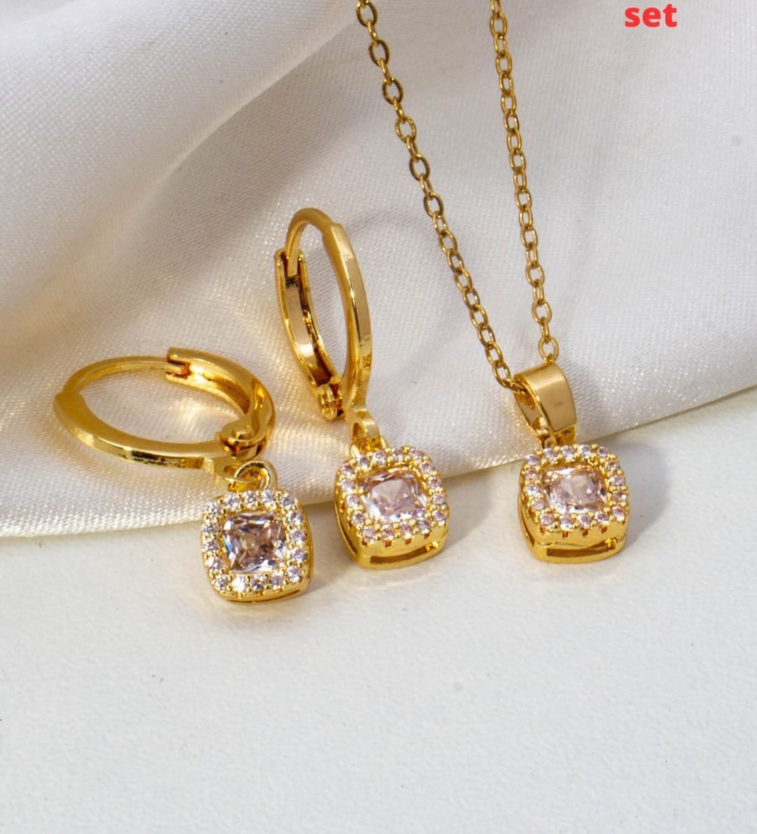 SET DE CADENITA+ARITOS DE ACERO