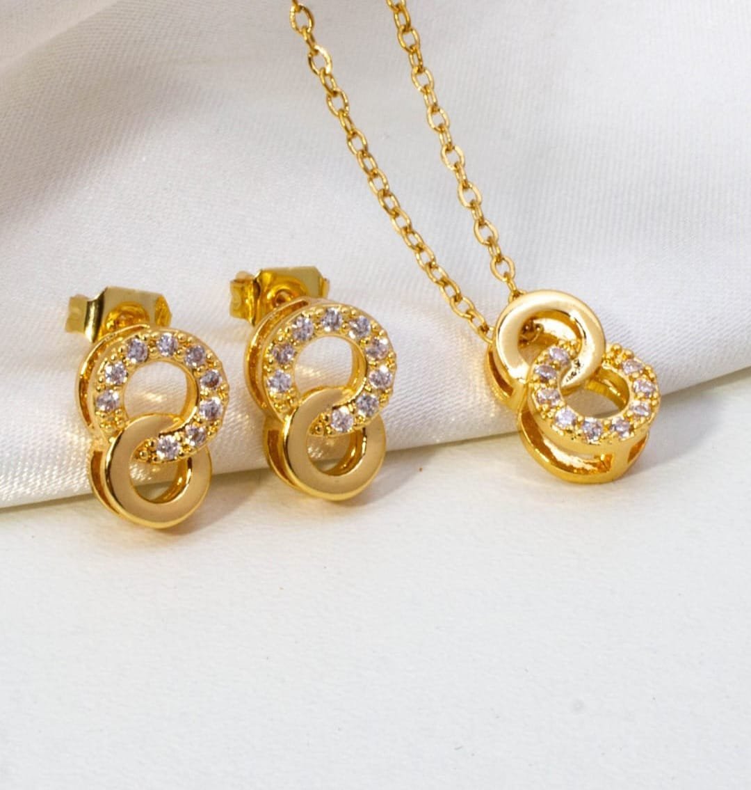 SET DE CADENITA+ARITOS DE ACERO